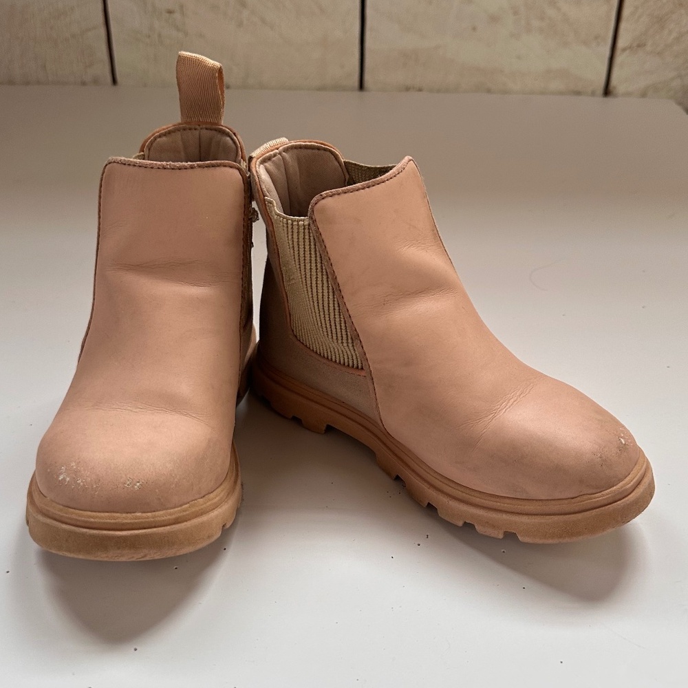 Native Kids Beige Chelsea Style Boots – Size C13 (US)